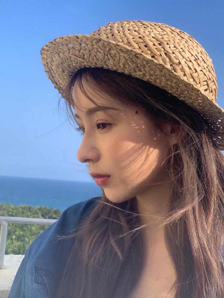 与土豪奔现两年后,周二珂首度复播,已是自由人随时可以复出?_腾讯新闻