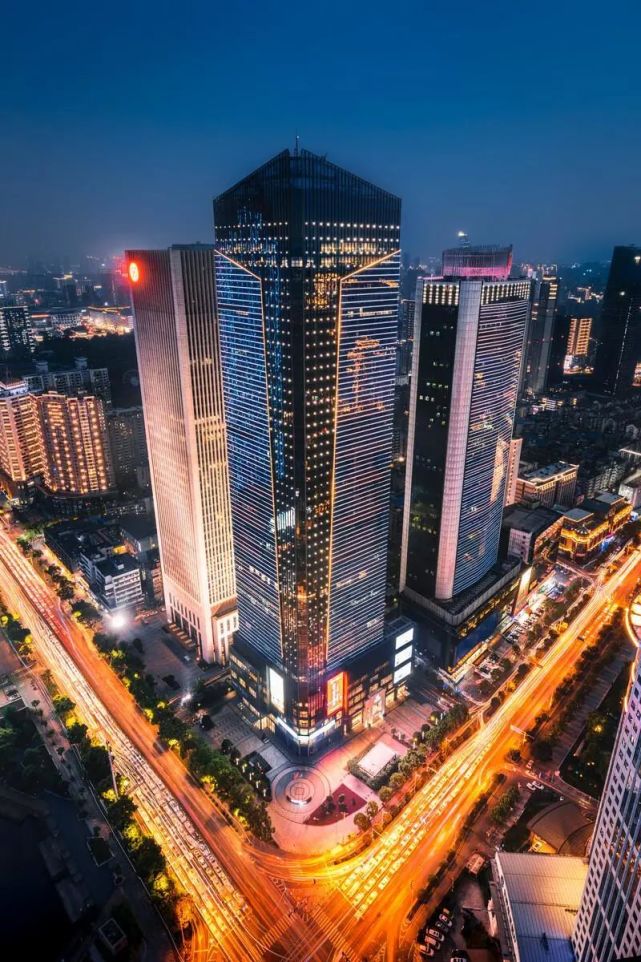 武汉建设区域金融中心,加强建设大道—新华路的十字型金融街