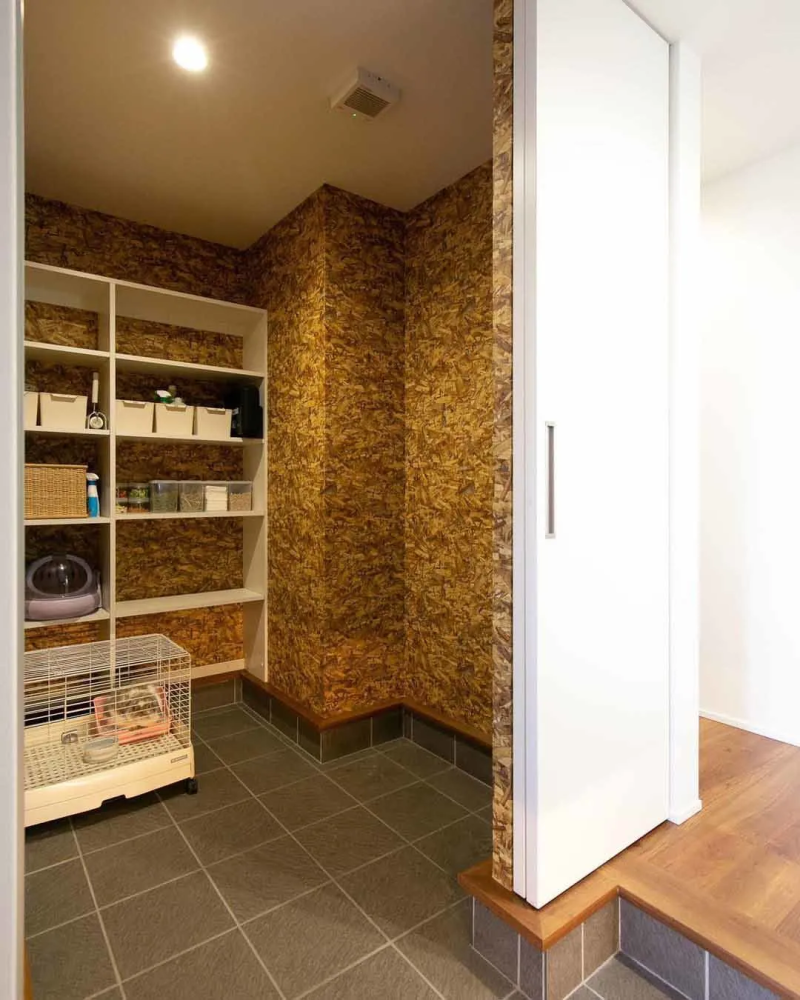 1㎡走入式储藏室太好用榨出10倍收纳吸尘器行李箱都搞定