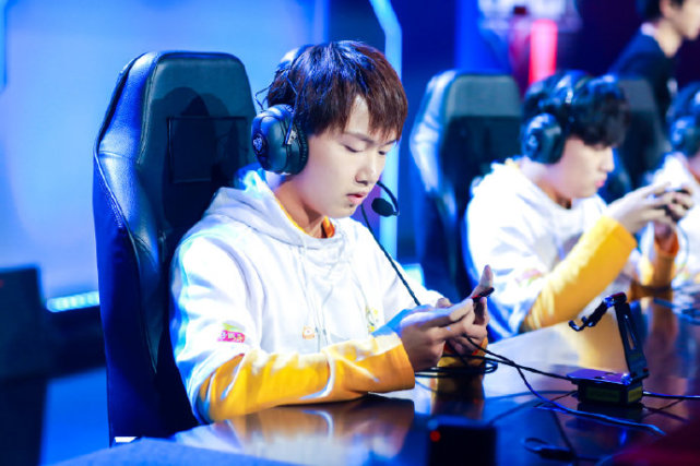 kplrngm迎战qghappy再换人能对抗fly的或许只有六点六了