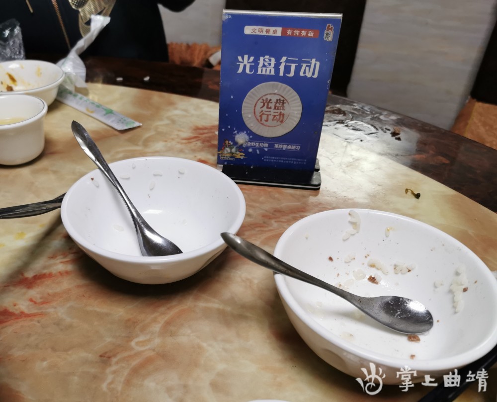 曲靖餐馆落实光盘行动