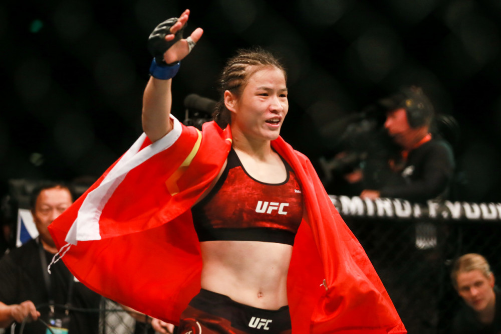 丢掉ufc草量级冠军,张伟丽一场比赛收入有多少?