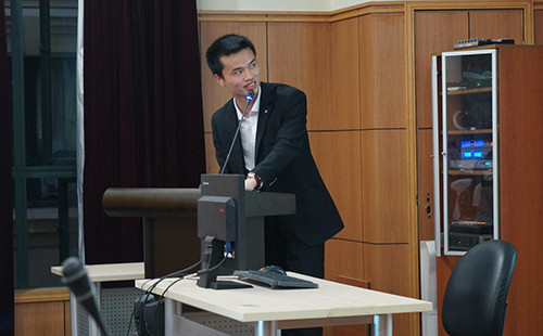 张泽华先生于上海外国语的大学讲座