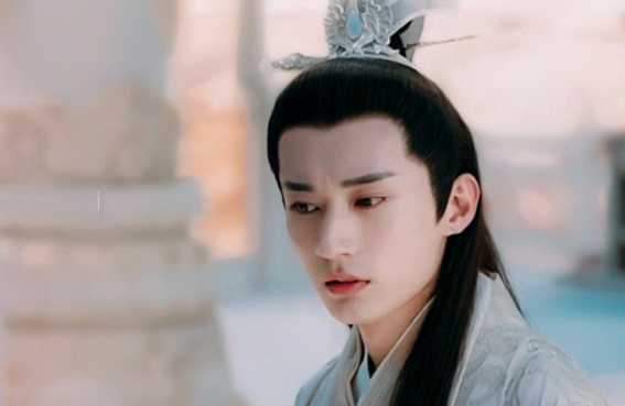 再后来,便是大爆剧《琉璃美人煞》中,让人又爱又恨,同样是男二的昊辰