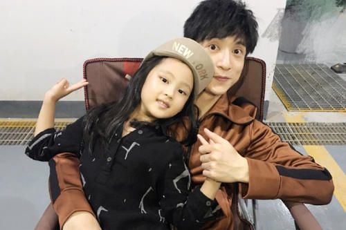 张婉儿还是大家羡慕的女孩,鹿晗抱过她,薛之谦把她宠成小公主.