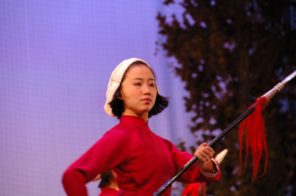 长枪上为什么要挂红缨仅仅是为了好看古人其实很智慧也很狡诈