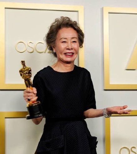 韩娱圈狂欢尹汝贞为韩国演员拿下第一座奥斯卡奖众星为她祝贺