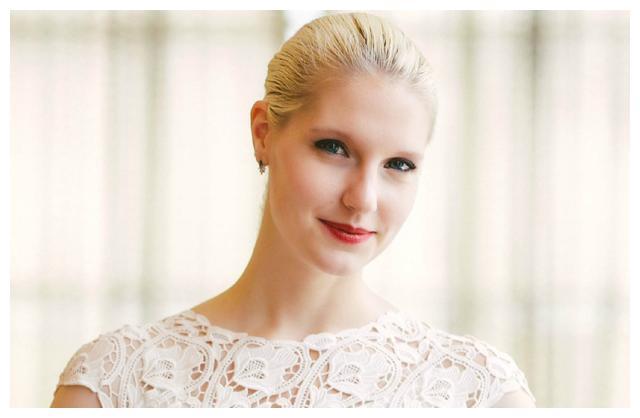 撒贝宁的老婆李白有多强职位全球就6个前夫也丝毫不比小撒差