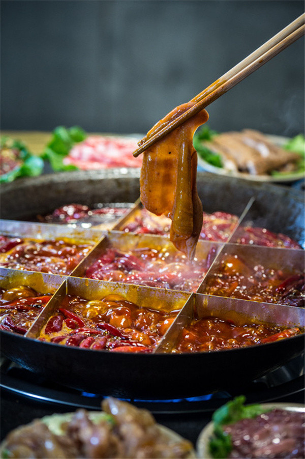 哪家火锅店经典渝中记忆老火锅优质菜品供你选择