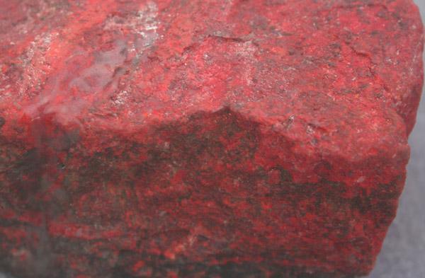 巴林鸡血石产自内蒙古巴林,巴林鸡血石有鲜红,大红,暗红等等,色泽非常