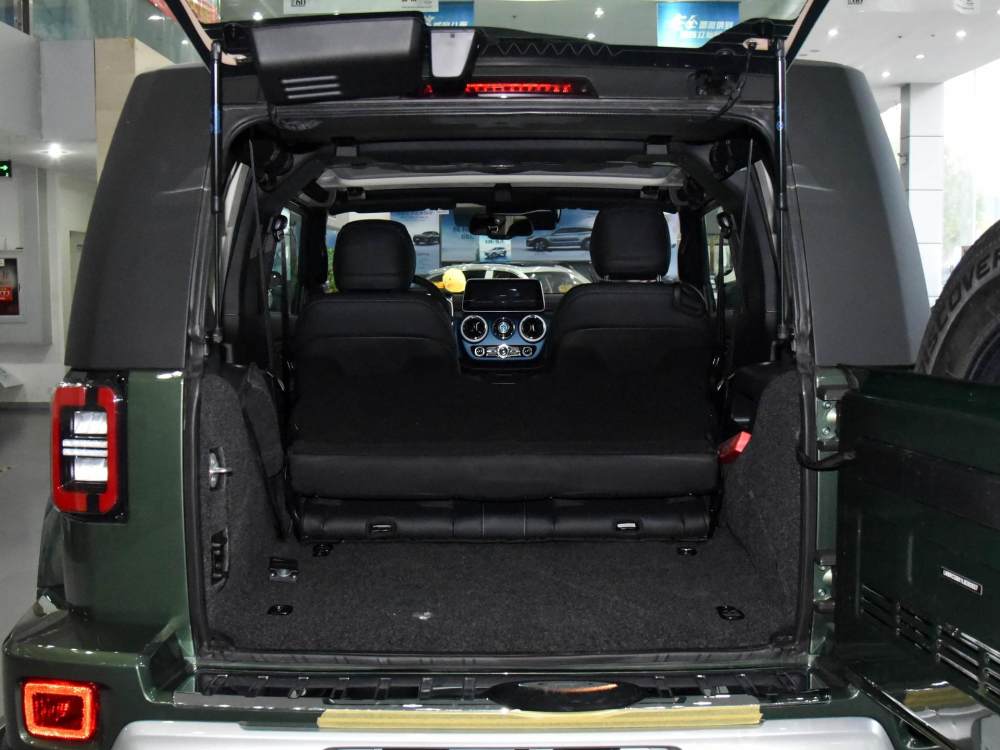 个性十足的硬派suv小哥带你一起看北京bj40