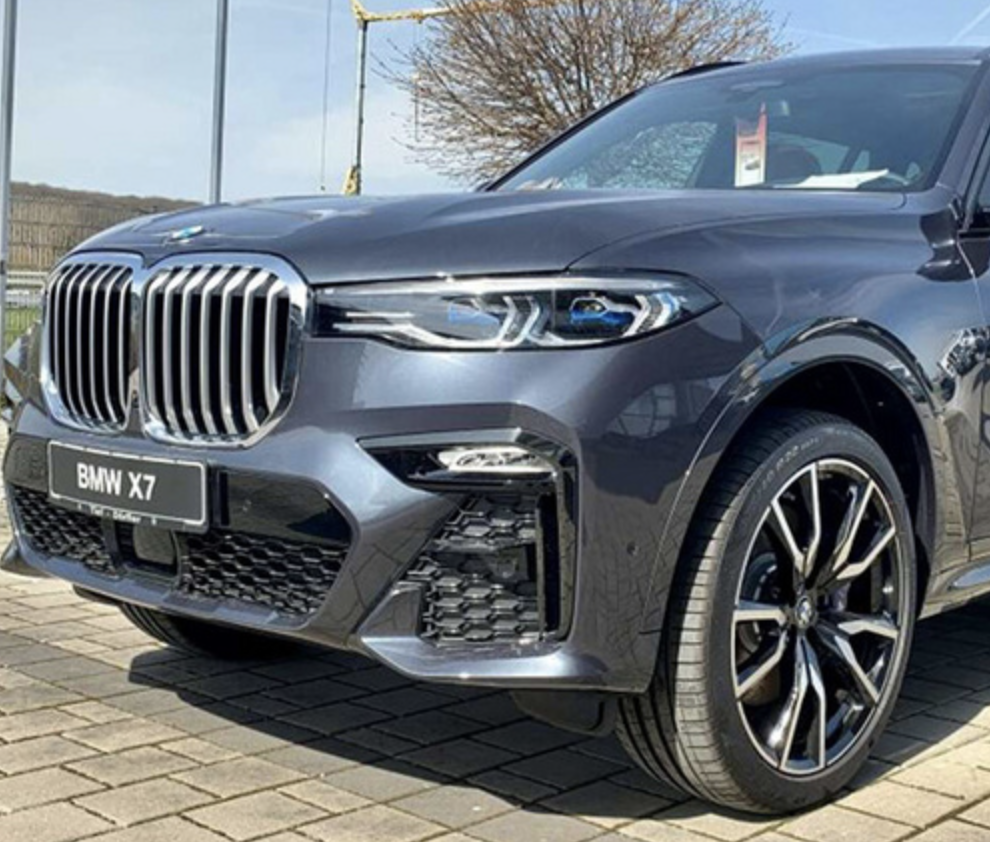 宝马x7实拍图曝光外观时尚气场十足