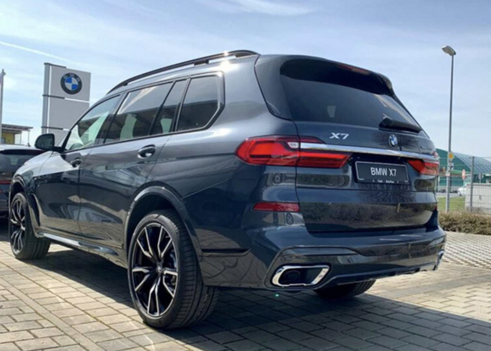 宝马x7实拍图曝光外观时尚气场十足