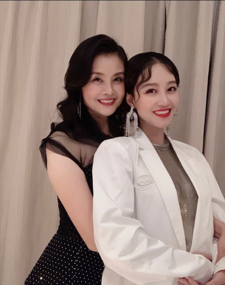 刘芸妈妈自曝体重不过百62岁47公斤的她是真正的冻龄女神心态更是值得