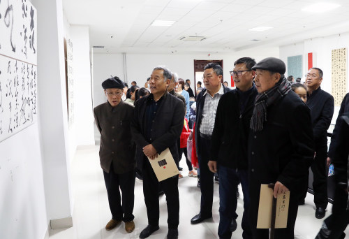 该县老领导杨宝珩,郭云鹰,张金鹏,县艺术家于长銮,孟德玉,张金举,付