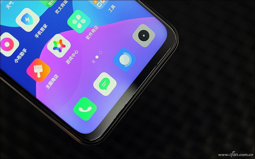 真我q3的屏幕还拥有600nits的峰值亮度,支持4096级亮度调节,96% ntsc