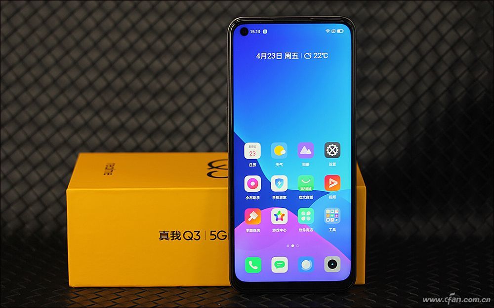 由于定位偏低,所以我们不要指望真我q3能用上oled材质的屏幕,该产品