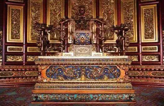 皇帝宝座髹金雕龙木椅到底是用啥材料做的