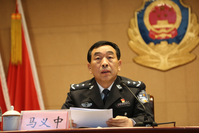 河南经济报记者 王春胜 通讯员 邢红军4月24日,郑州市公安局在交警