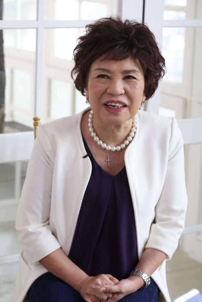 83岁余慕莲出院照曝光抢救5个月严重消瘦挥手感谢外界关心