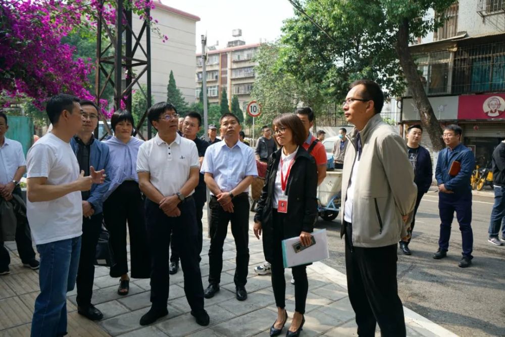 和丽川率队调研城镇老旧小区改造工作