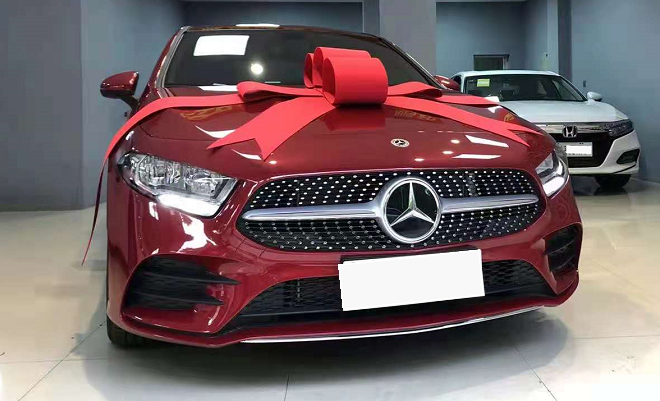 实拍奔驰a180l,优惠7万,豪华感升级,销量"井喷"_腾讯新闻