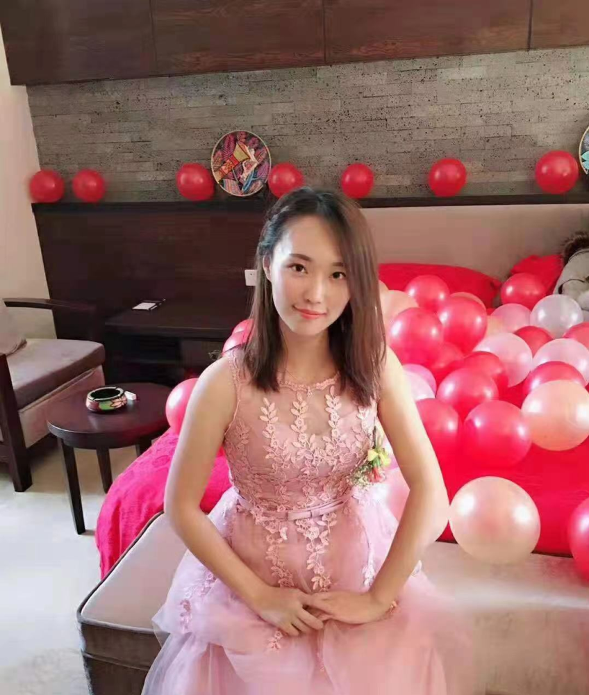 也通过她账号里的蛛丝马迹,对其出轨的老公陈博鉴及小三方婷展开搜索