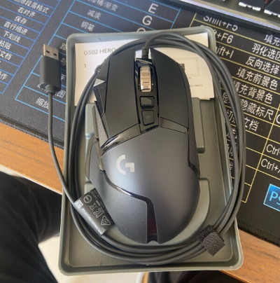 罗技g502hero游戏鼠标精准传输让玩家过足瘾