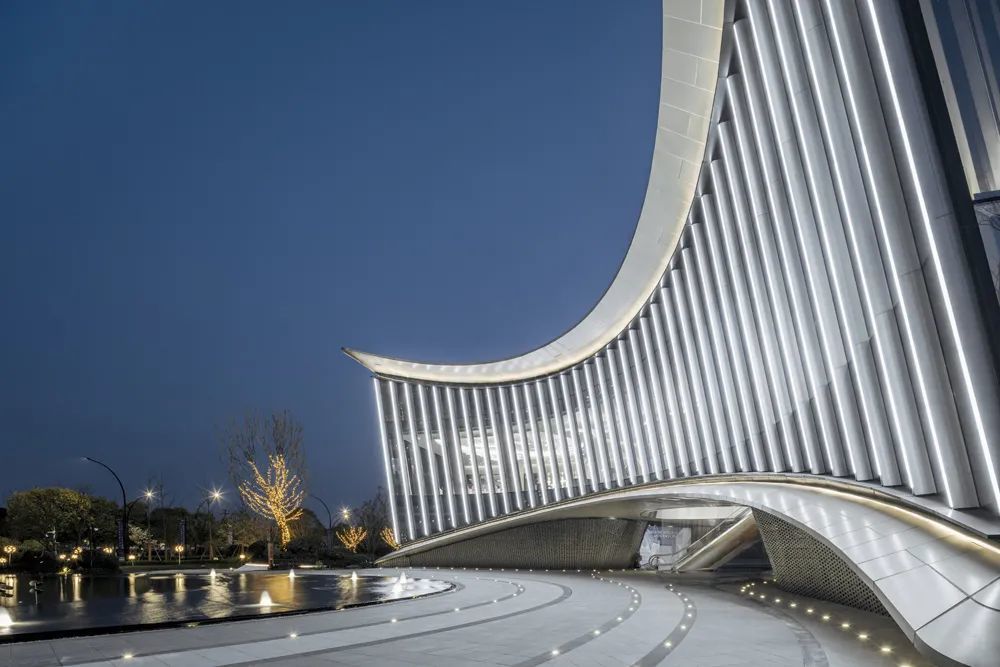 aedas新作|"城市之眼" 湖居会客厅,虞城网红新地标