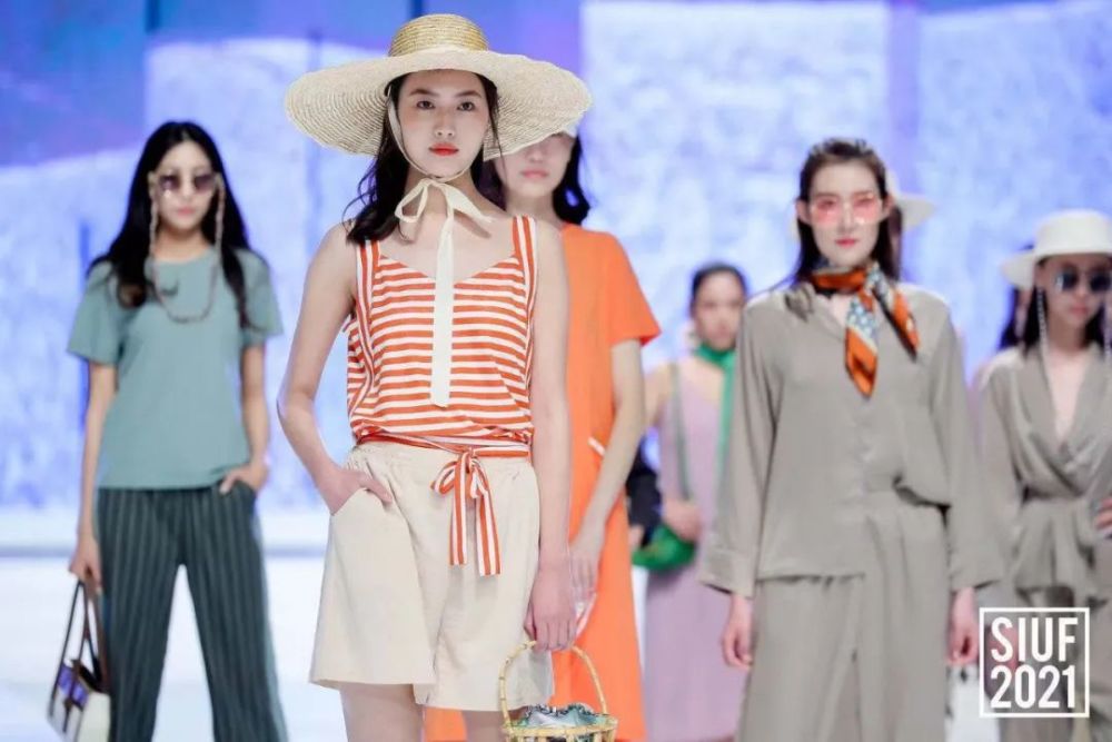 siuf2021秀场直击伊丝艾拉淳度立美力闺秘唯美联合发布秀惊艳全场