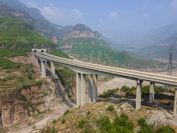 天堑变通途河南这条高速从太行山上穿堂而过让沿线旅游业渐入佳境