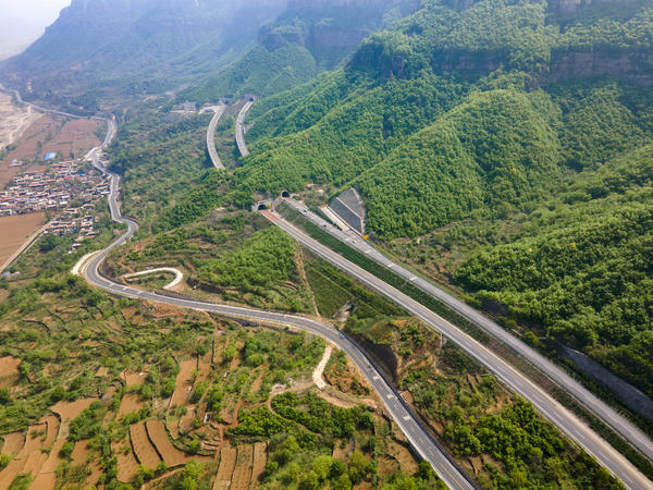 高速公路的组成部分,彻底打通了阻碍河南省与山西省交流的太行山屏障