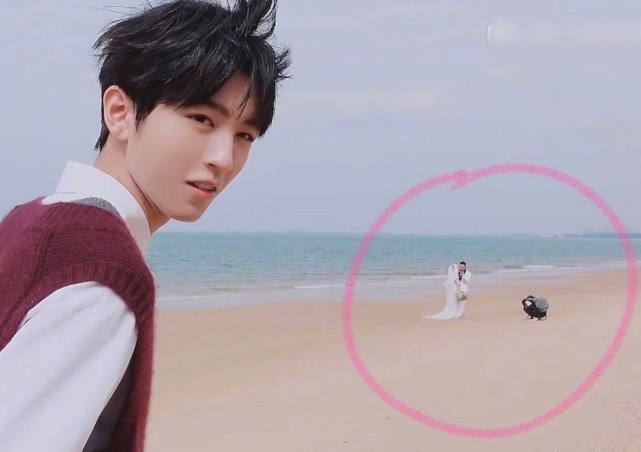 王俊凯又从情侣面前路过大方给新人送祝福表情却暴露内心想法