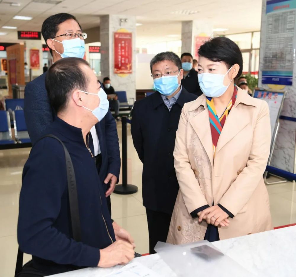 王莉霞站在群众立场办好群众事以作风的改变推动教育整顿见到实效