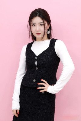 李裕那《rollin》的演出视频在过去一两年之内不断成为话题.