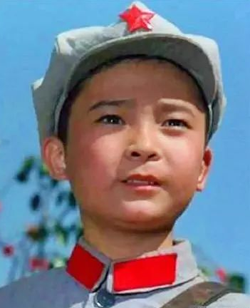 "闪闪的红星"潘冬子,童星出道娶二婚女人,今58岁享正师级待遇