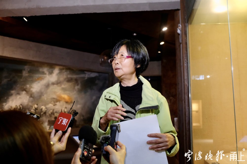 "余也萍女儿丁芃为林勃烈士扫墓_腾讯新闻