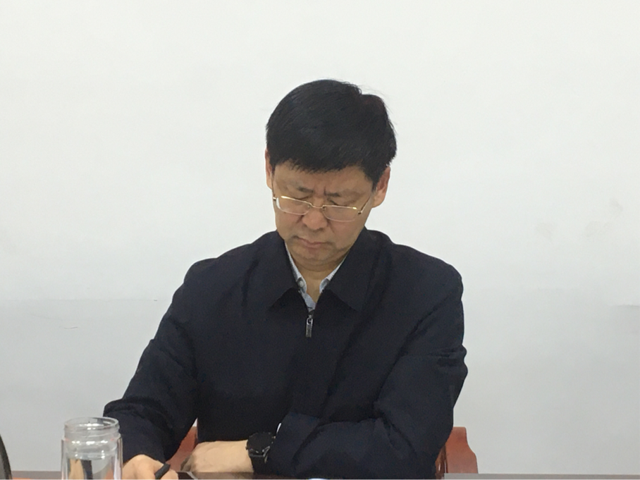 张荣印主持召开县长办公会