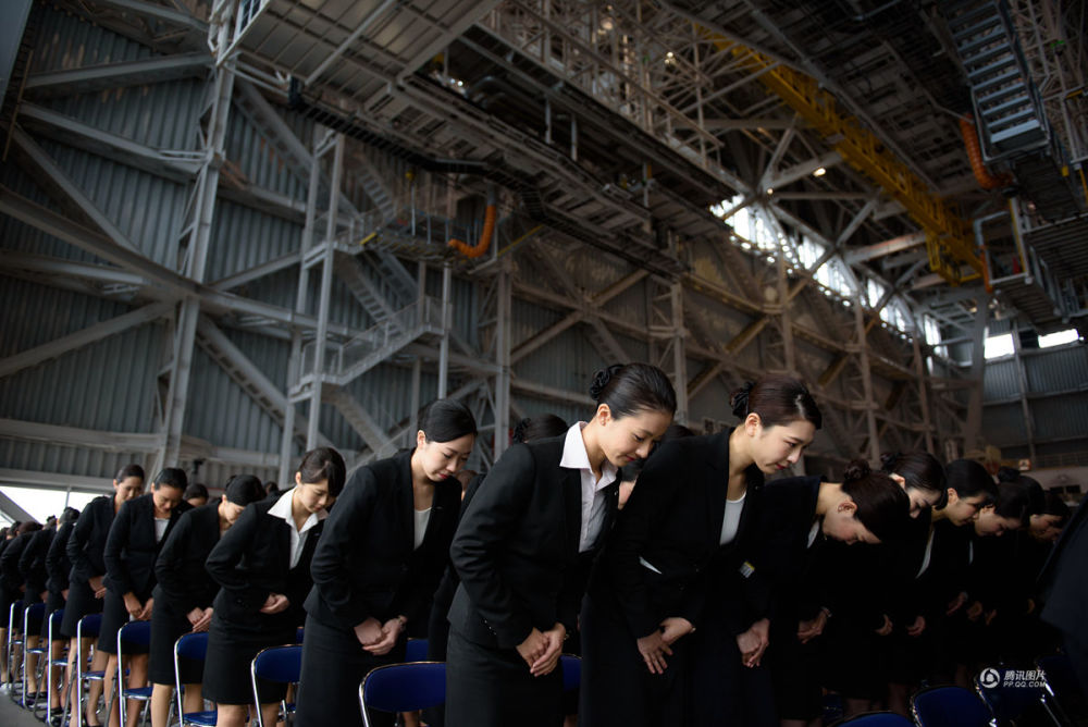 日本航空公司迎新 美女動作整齊超壯觀