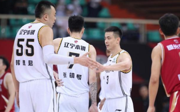 赵继伟 CBA内讧！赵继伟再立首功，郭艾伦不服杨鸣！郭少或将在赛季后离队！