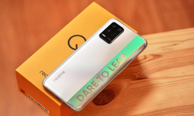 realme真我q3和红米note9放一起把票投给谁