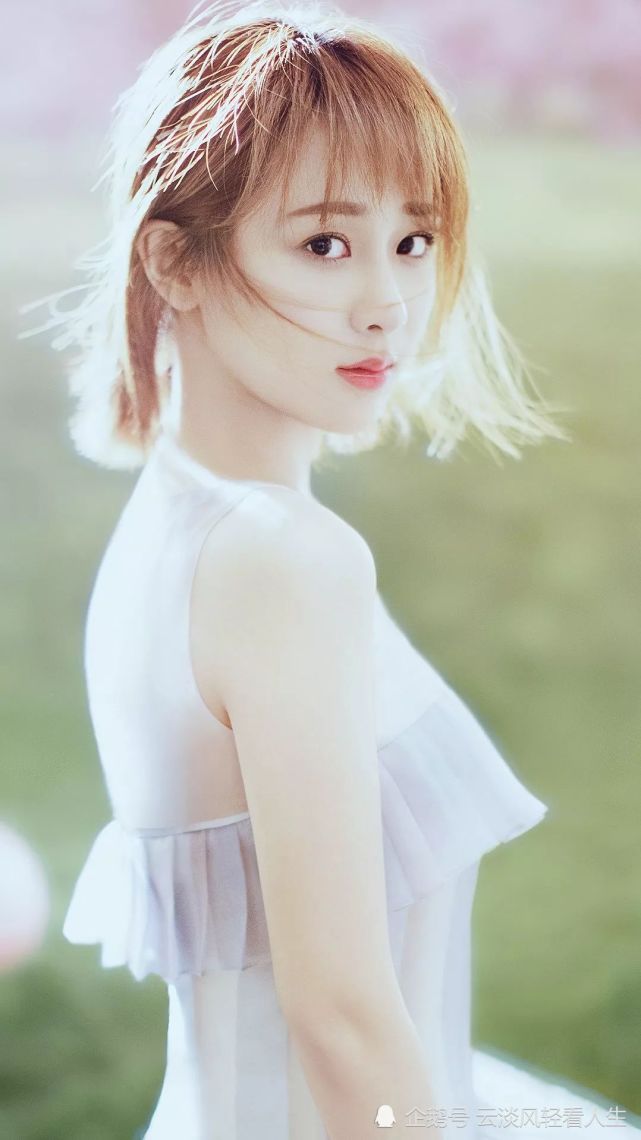 杨紫:亭亭玉立,窈窕淑女,楚楚动人