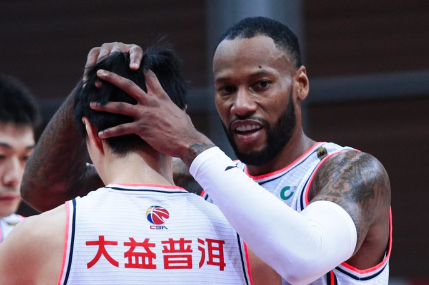 cba FMVP公式化！CBA再现神操作，球迷褒贬不一，韩德君恐提前出局