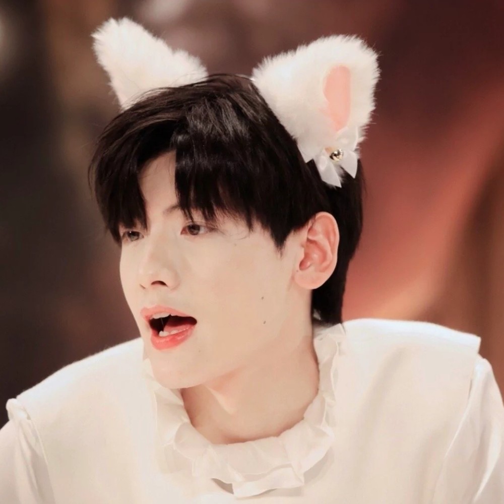 0429翟潇闻套图分享很奇怪安静和热闹我都喜欢