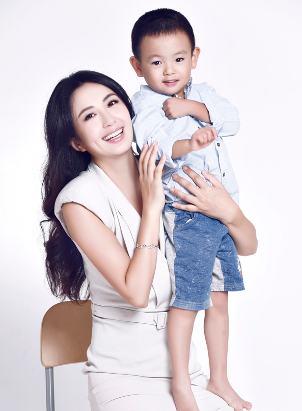 杨童舒:放弃央视铁饭碗,却在拍戏途中意外怀孕,孩子生父成谜