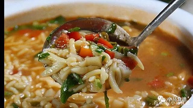 调味丰富的杂面抿节逐步走向了全国受到当地人的喜爱