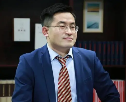 尊重生命还是尊重自由英国街头爆发大规模抗议多名警员受伤