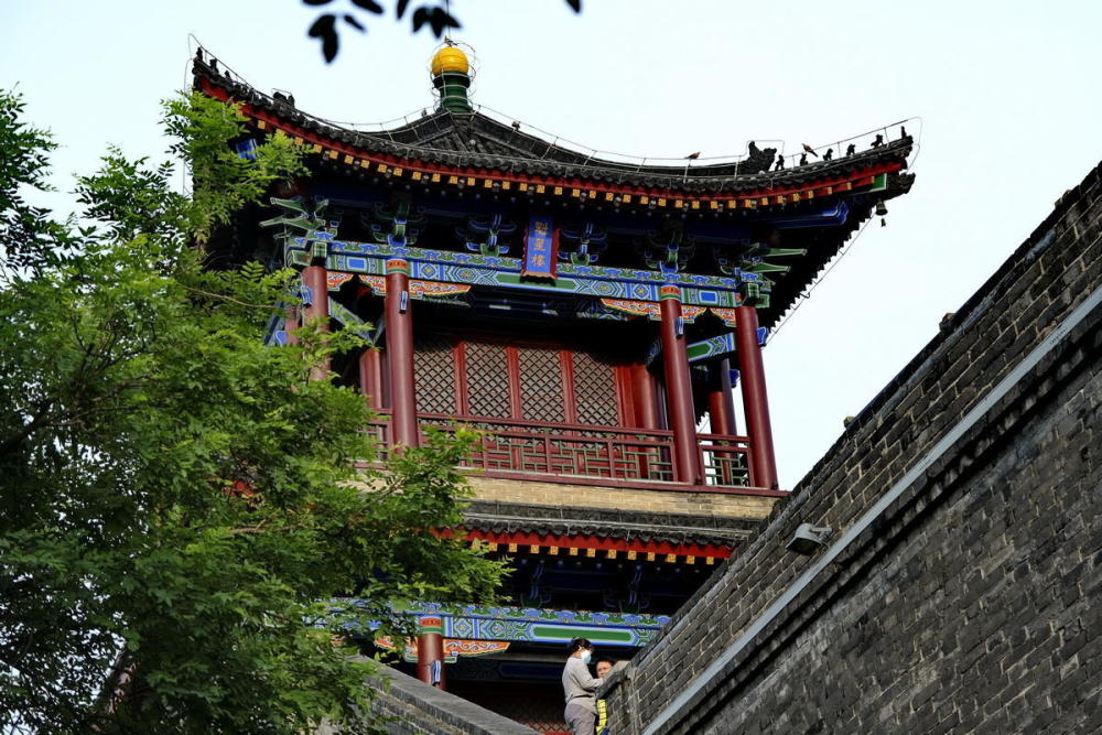 南门十五明月夜扫街纪实【严建设】