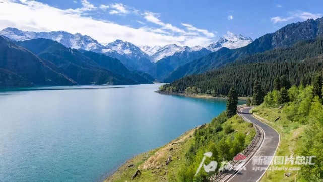 天山天池環湖步道.