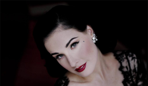 风靡全球的好莱坞脱衣舞娘:笑容颠倒众生,性感犹在梦露之上_腾讯新闻